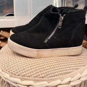 Soda Black High-Top Sneakers